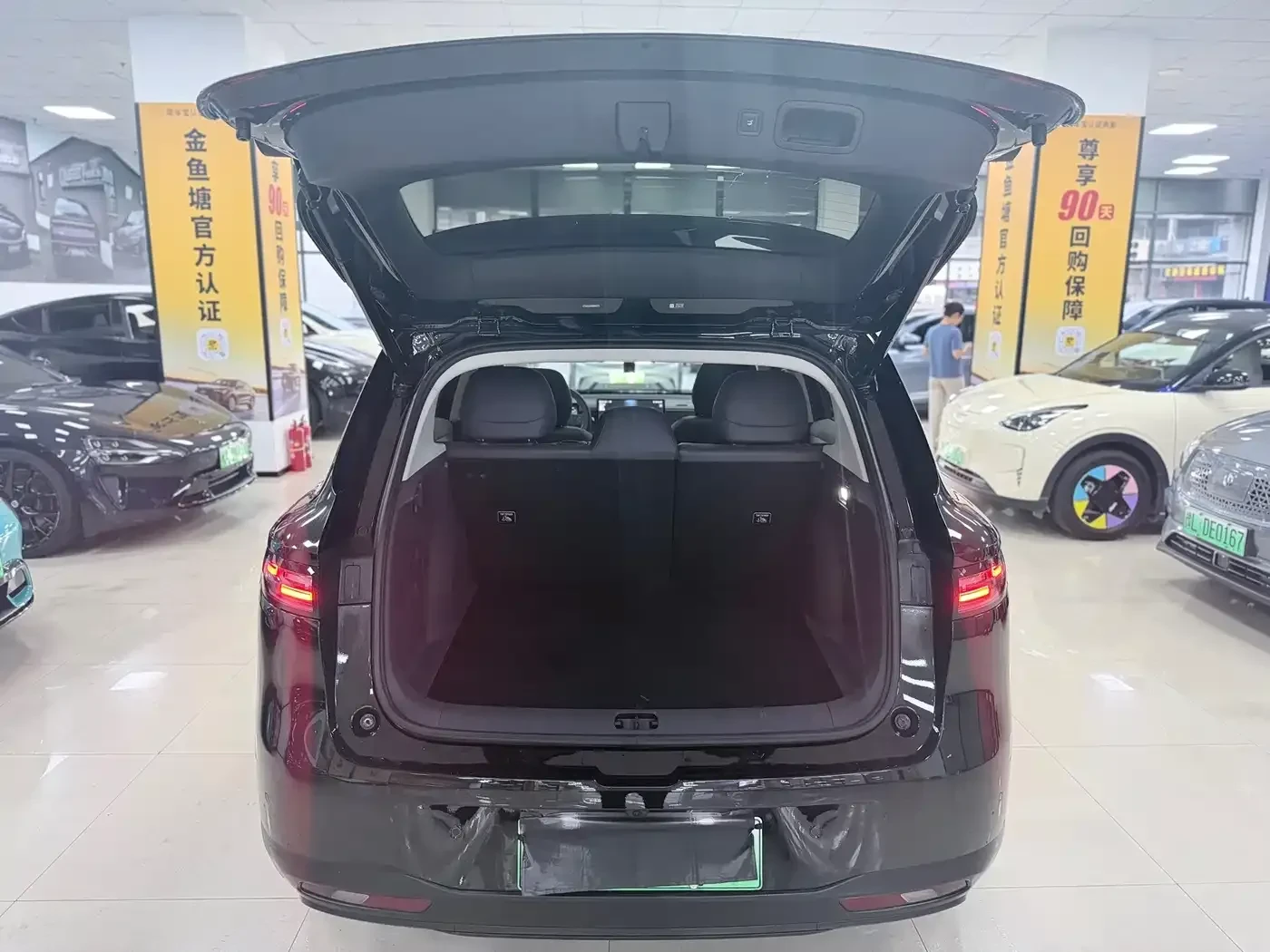 Leapmotor B10 510 Premium Edition, снимка 10 - Автомобили и джипове - 56592159