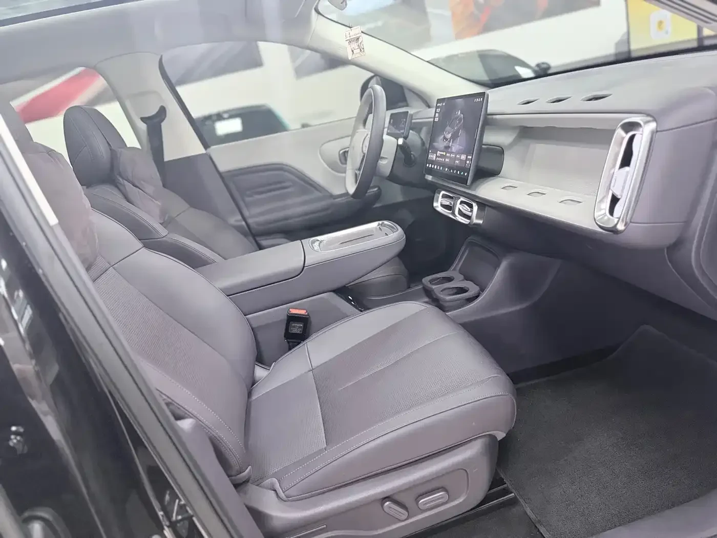 Leapmotor B10 510 Premium Edition, снимка 12 - Автомобили и джипове - 56592159