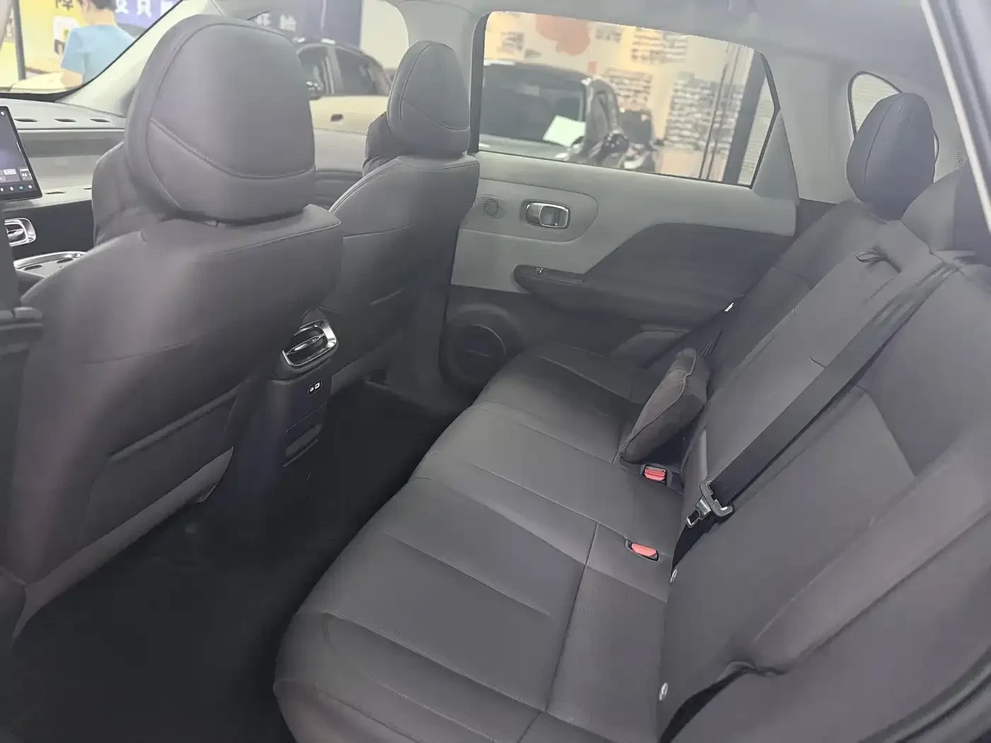 Leapmotor B10 510 Premium Edition, снимка 8 - Автомобили и джипове - 56592159