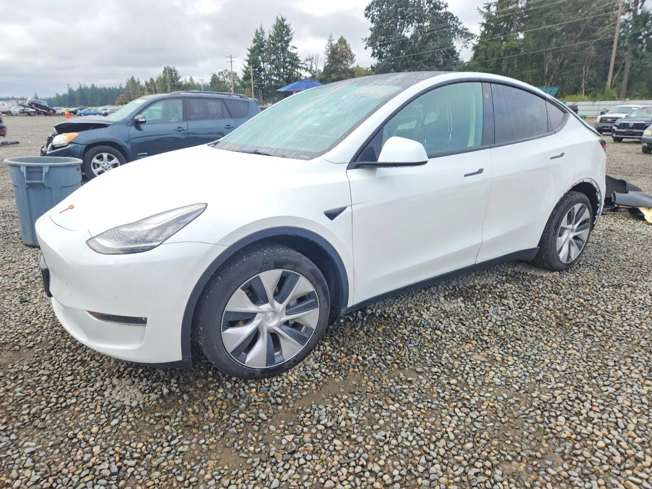 Tesla Model Y * LONG* RANGE* AWD* 