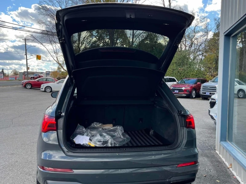 Audi Q3 45 TFSI quattro  CARFAX, снимка 12 - Автомобили и джипове - 52548862