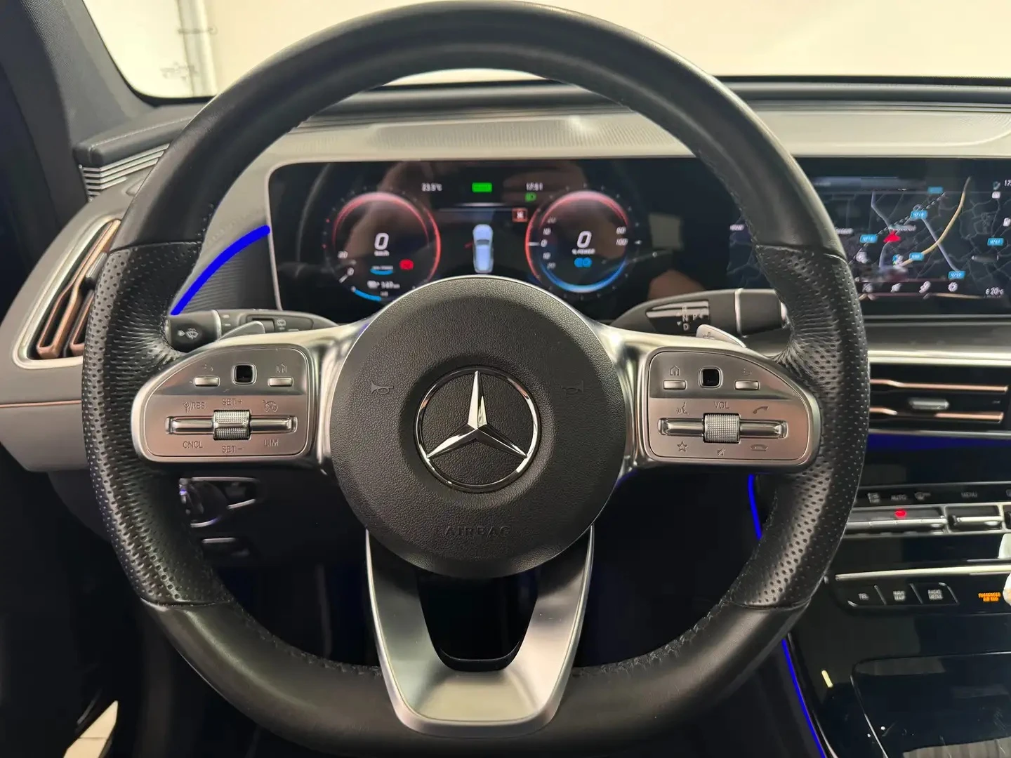 Mercedes-Benz EQC 400 AMG Line 4Matic - изображение 8