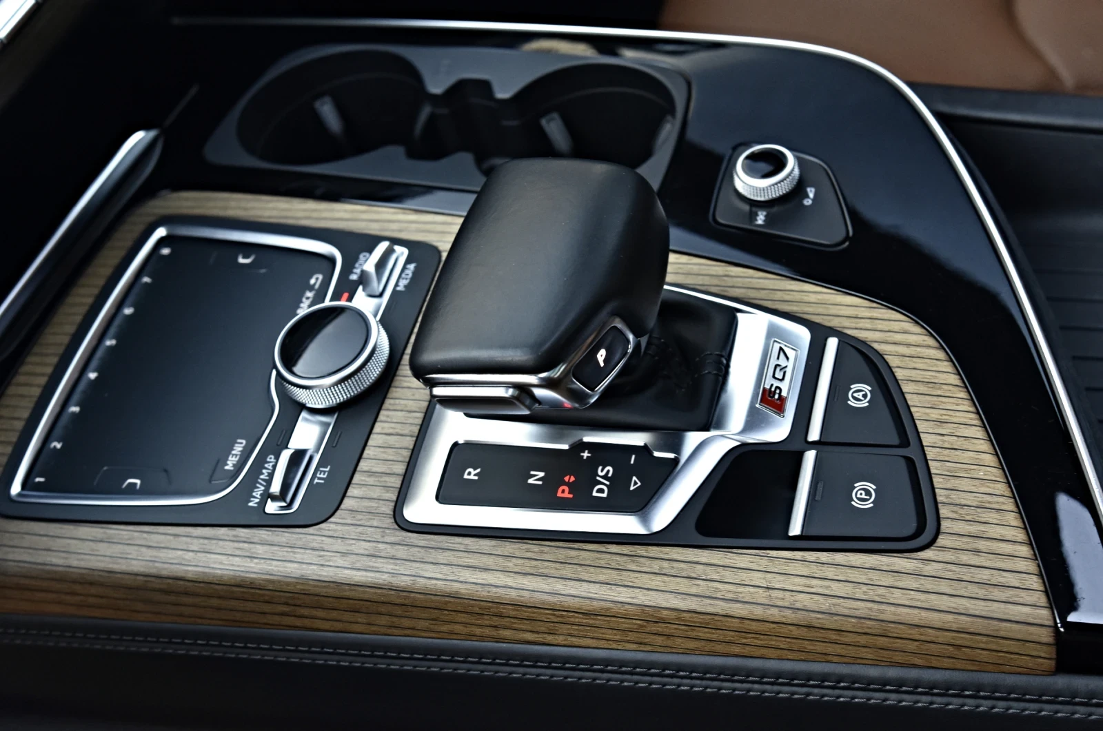 Audi SQ7 4.0 V8T MATRIX 21 PANO 360 EXCLUSIVE  FULL , снимка 13 - Автомобили и джипове - 56316299
