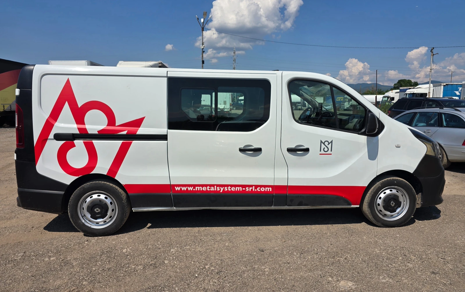 Renault Trafic 5+ 1* ТОВАРОПЪТНИЧЕСКИ* 1.6dci* 125кс* , снимка 6 - Бусове и автобуси - 55089467