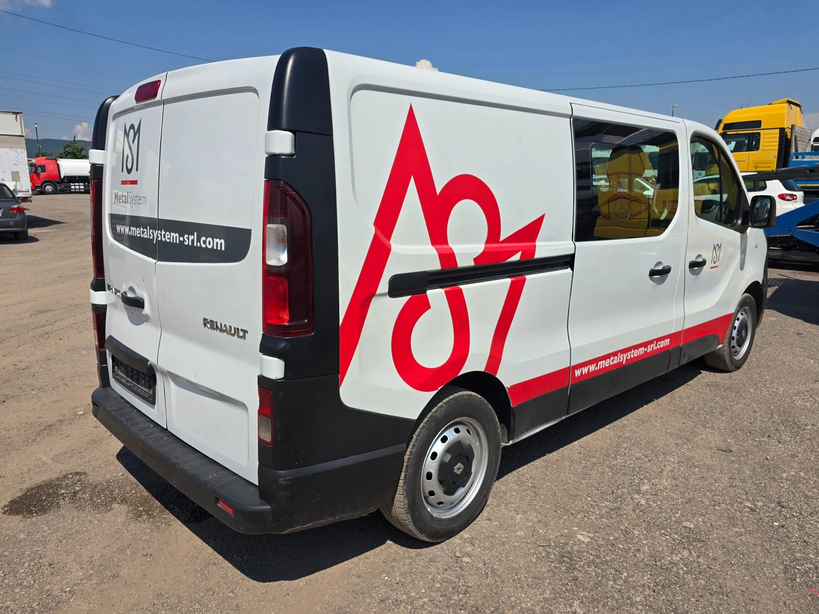Renault Trafic 5+ 1* ТОВАРОПЪТНИЧЕСКИ* 1.6dci* 125кс* , снимка 7 - Бусове и автобуси - 55089467
