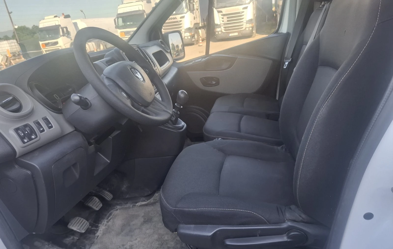 Renault Trafic 5+ 1* ТОВАРОПЪТНИЧЕСКИ* 1.6dci* 125кс* , снимка 10 - Бусове и автобуси - 55089467