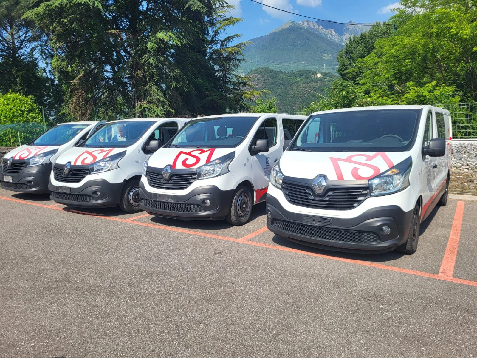 Renault Trafic 5+ 1* ТОВАРОПЪТНИЧЕСКИ* 1.6dci* 125кс* , снимка 15 - Бусове и автобуси - 55089467
