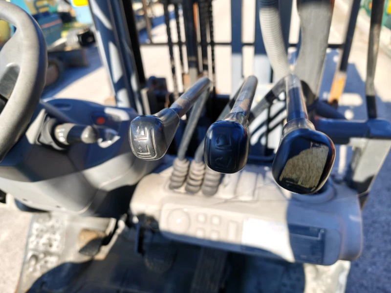 Мотокар Komatsu  ИЗРАВНИТЕЛ, ниски помещения, снимка 3 - Индустриална техника - 52935054