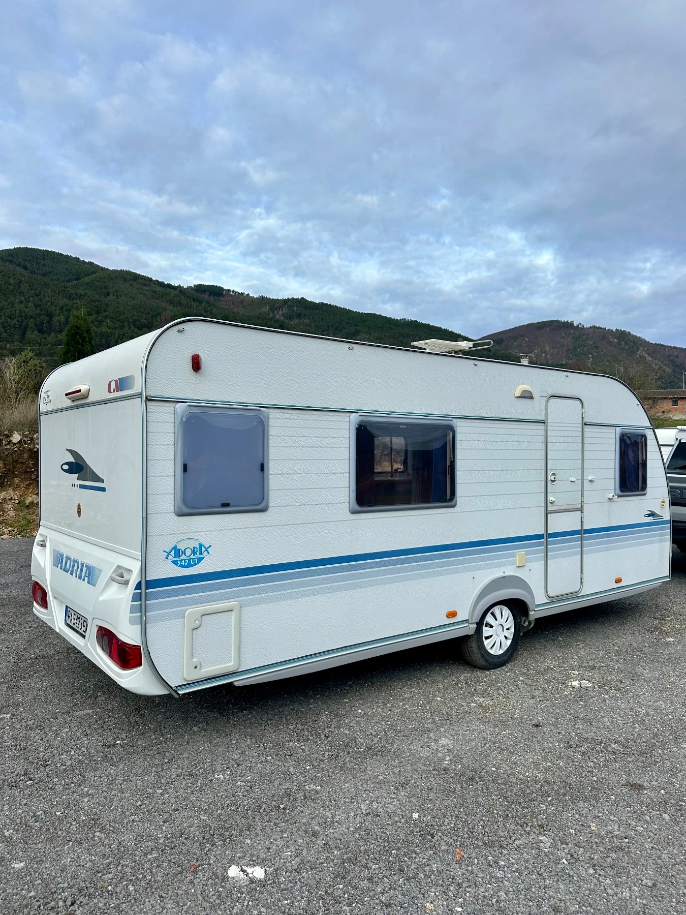 Каравана Adria Adora / НОВ ВНОС / ГОЛЯМА БАНЯ И WC / ФОРСЕЛТ / - изображение 4