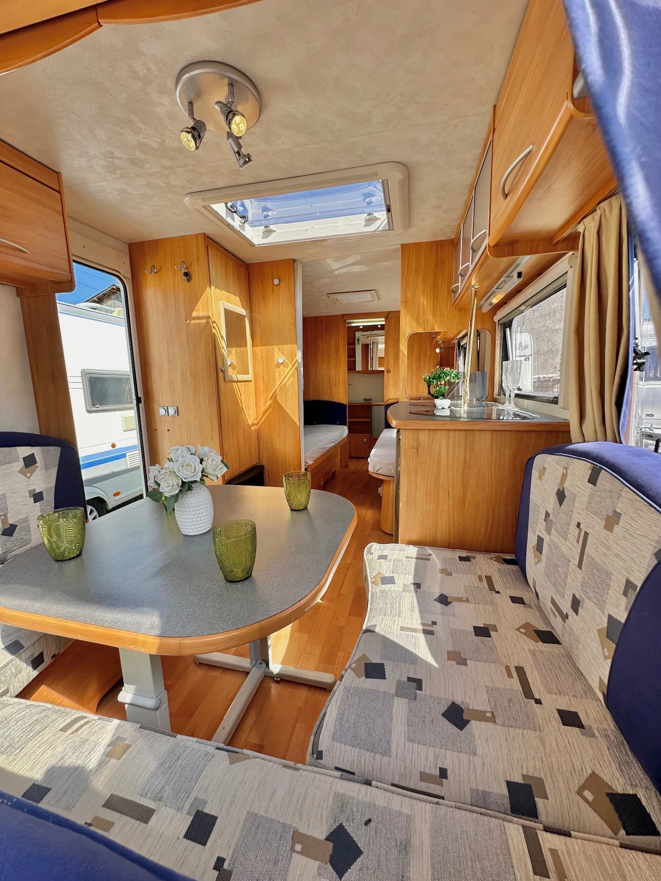 Каравана Adria Adora / НОВ ВНОС / ГОЛЯМА БАНЯ И WC / ФОРСЕЛТ / - изображение 8