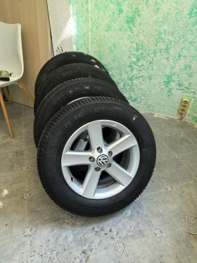 Гуми Зимни 215/65R16, снимка 2