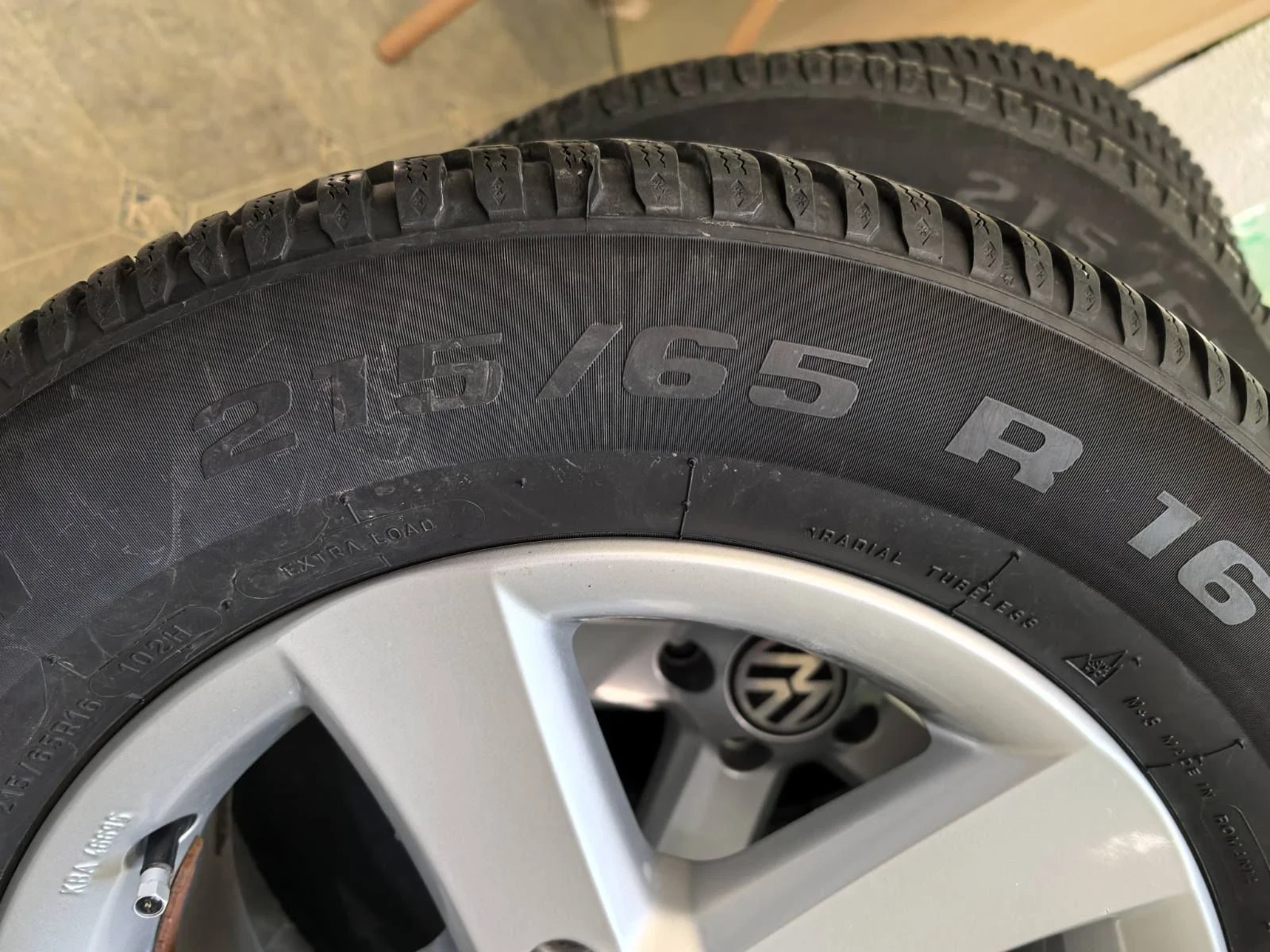 Гуми Зимни 215/65R16, снимка 4 - Гуми и джанти - 55628288