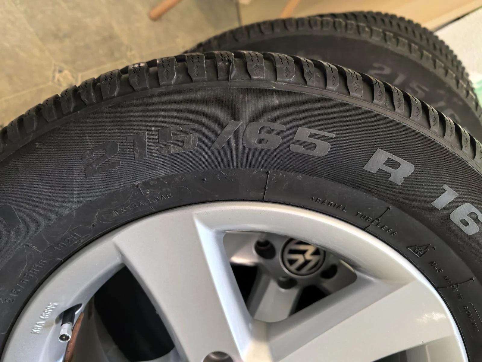 Гуми Зимни 215/65R16, снимка 5 - Гуми и джанти - 55628288