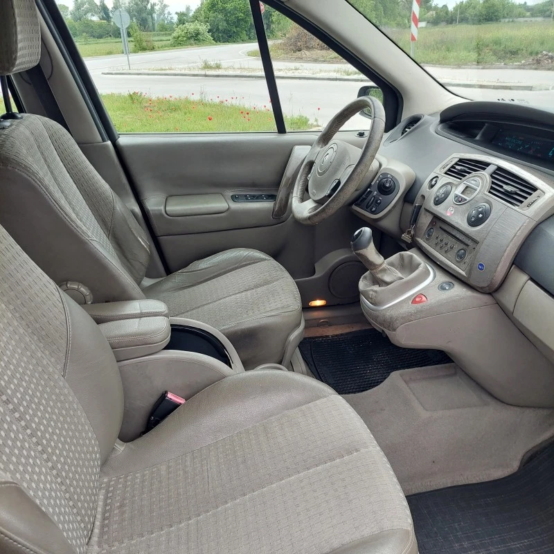 Renault Scenic 1.6I, снимка 5 - Автомобили и джипове - 41062837