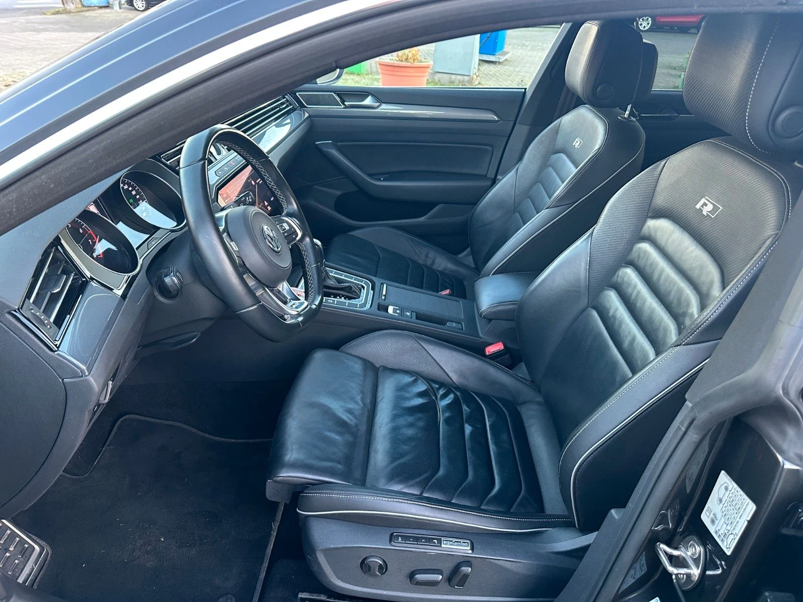 VW Arteon R-LINE/190HP/PARK-ASSIST/LANE-ASS/NAVI/360/113E - изображение 10