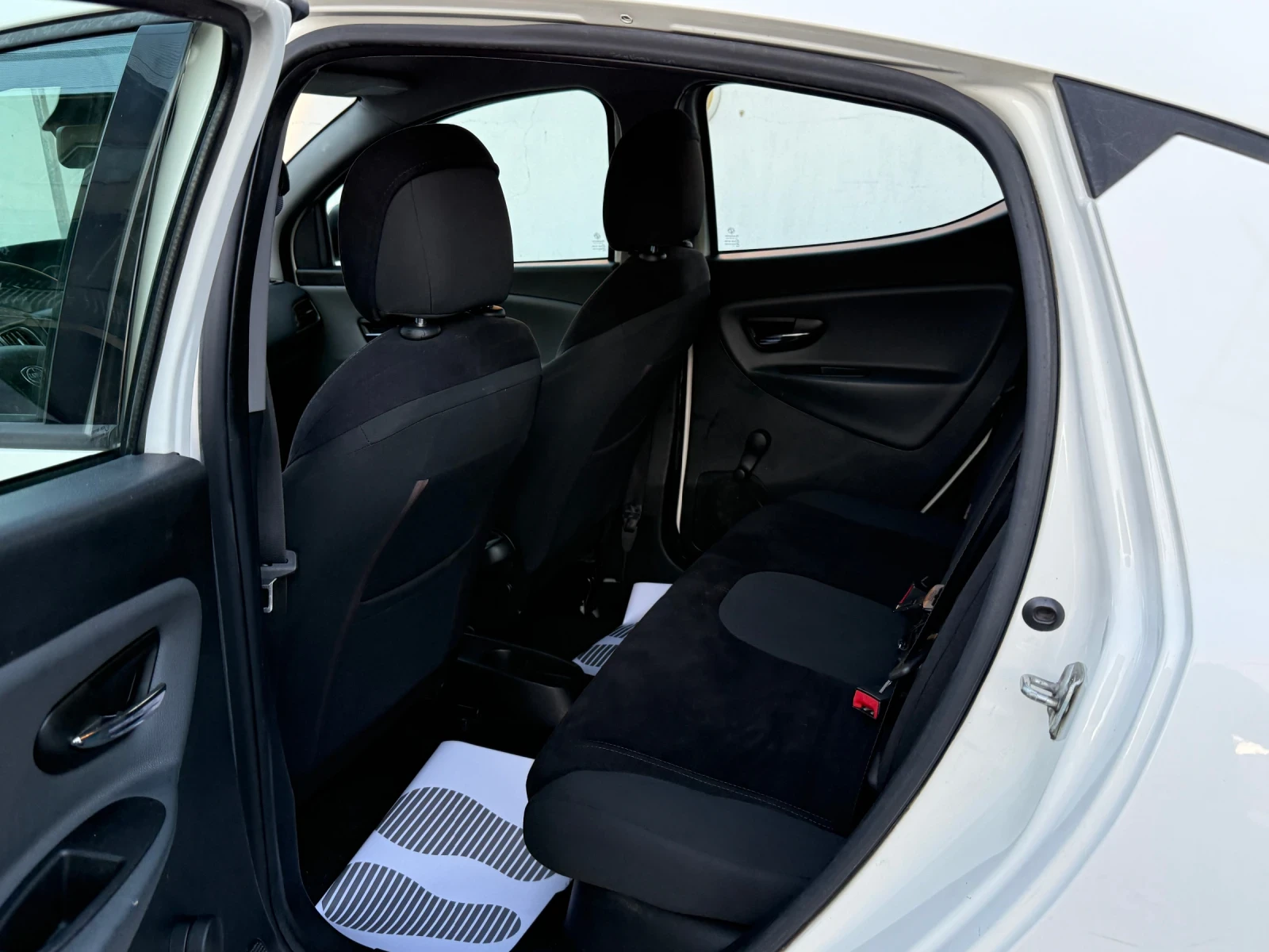 Lancia Ypsilon 1.2I | Mobile.bg   15