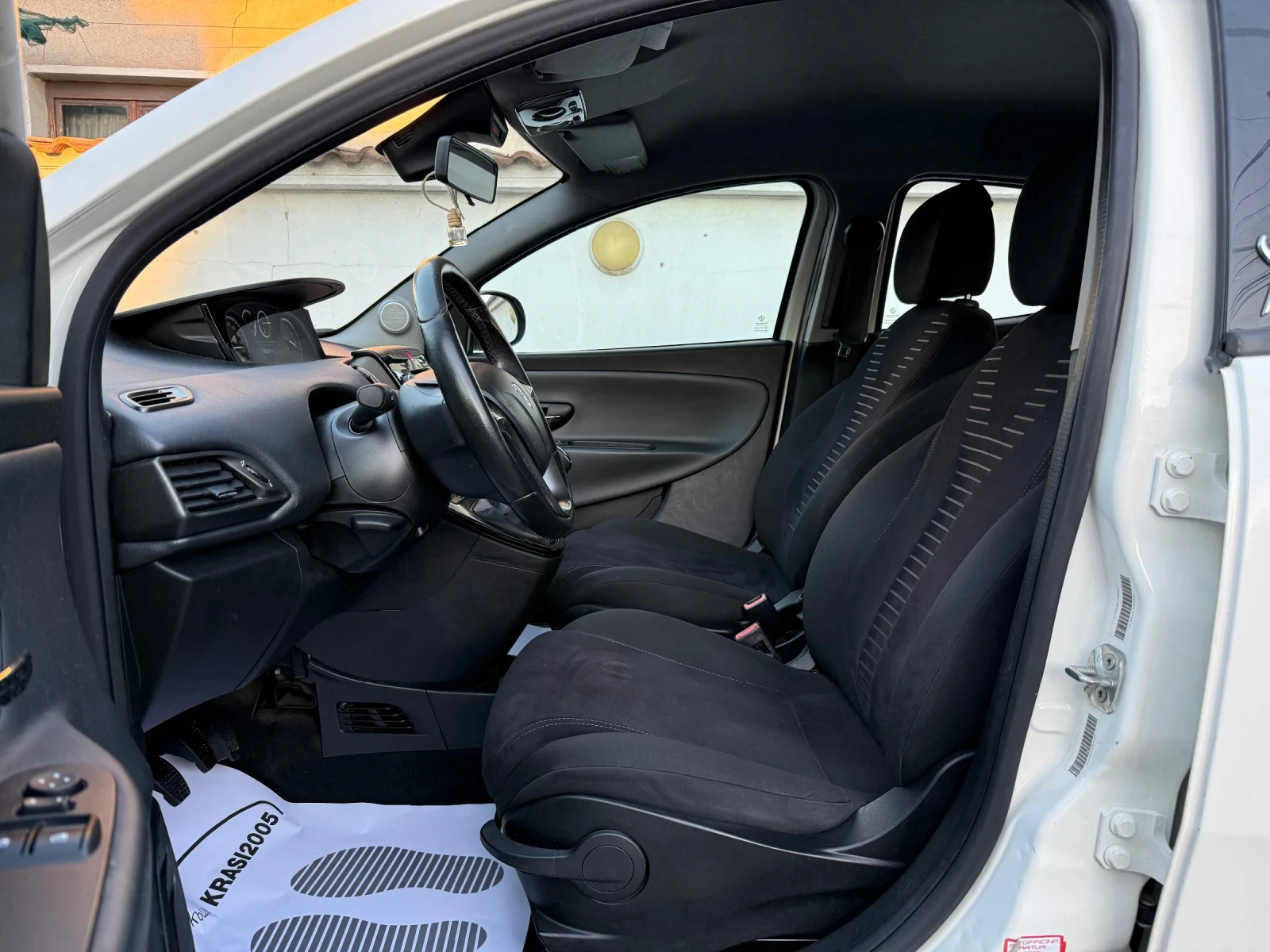 Lancia Ypsilon 1.2I - изображение 7