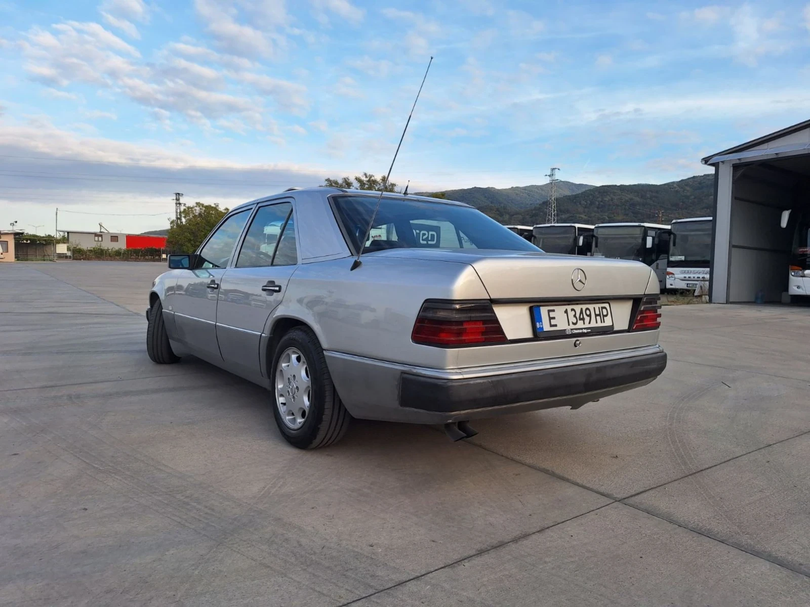 Mercedes-Benz 124  - изображение 5