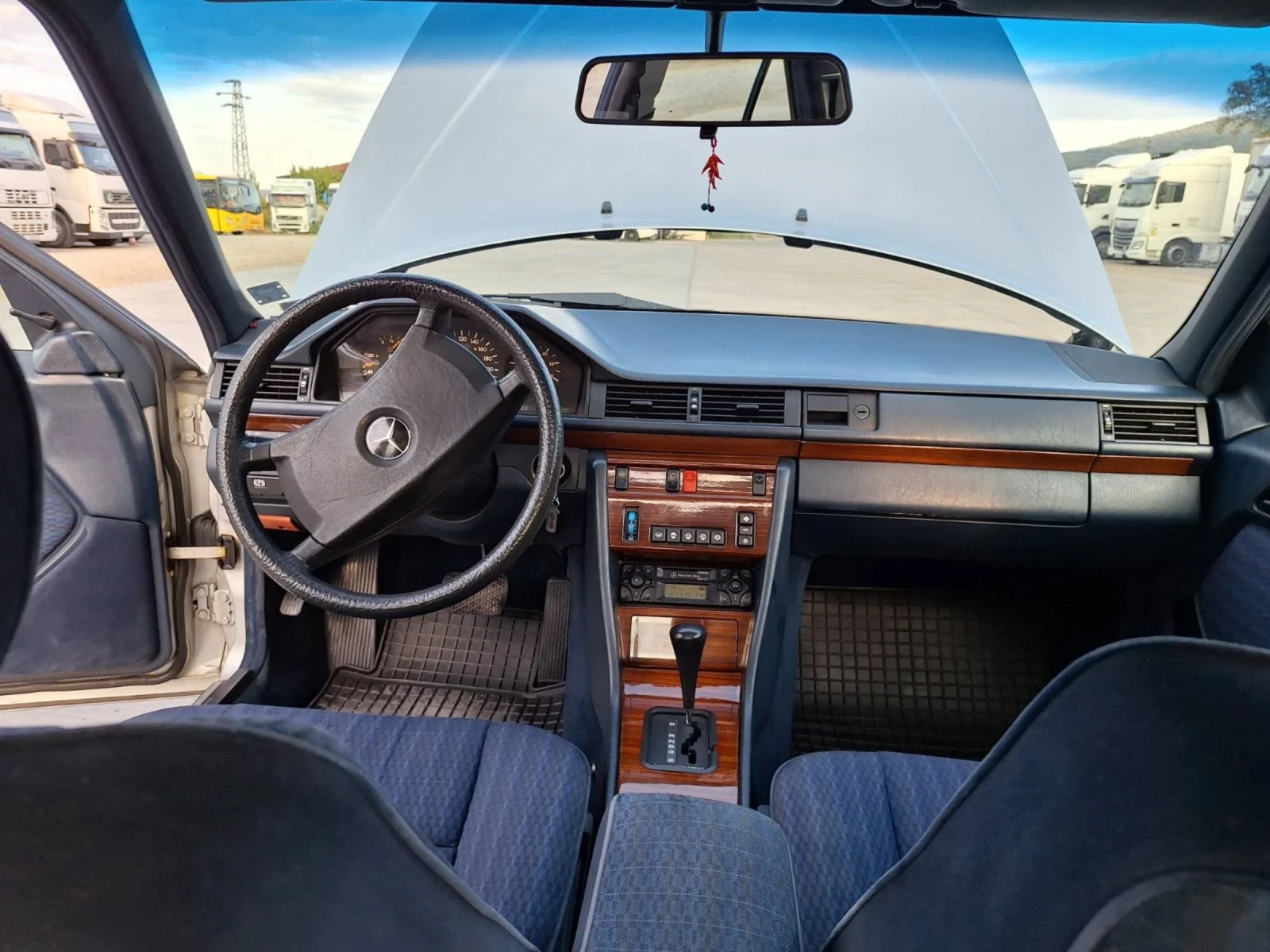 Mercedes-Benz 124  - изображение 7