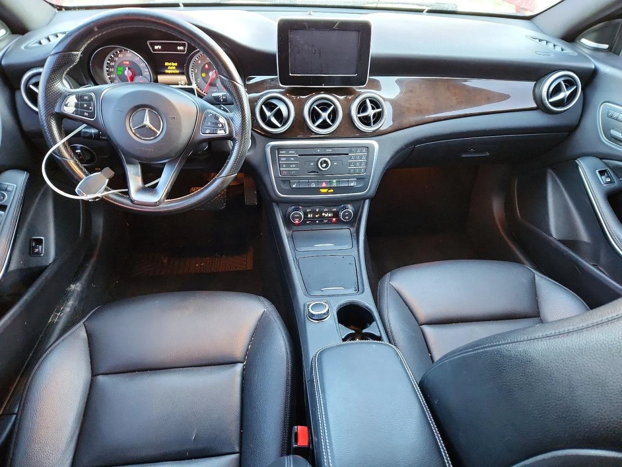 Mercedes-Benz CLA 250 * ПАНОРАМА* КОЖА* KEYLESS - изображение 7