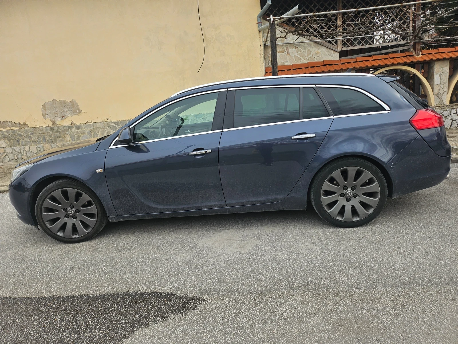 Opel Insignia, снимка 2 - Автомобили и джипове - 54032057