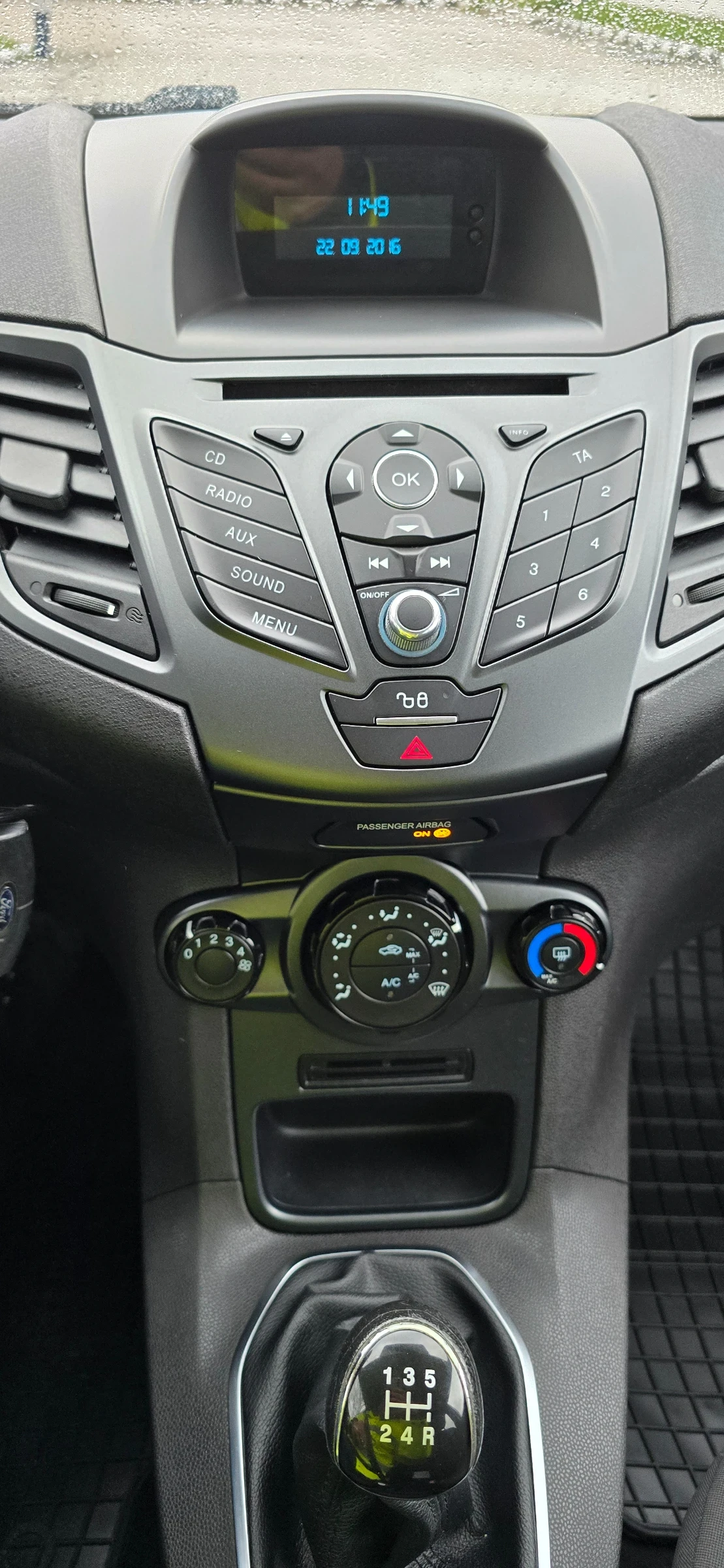 Ford Fiesta 1.5D, снимка 9 - Автомобили и джипове - 54088815