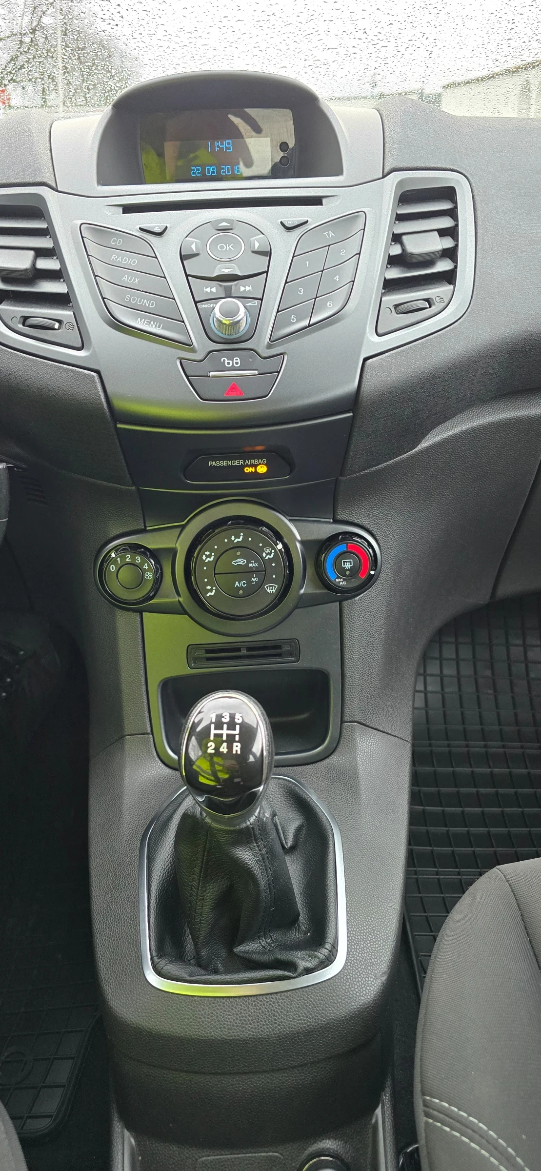 Ford Fiesta 1.5D, снимка 8 - Автомобили и джипове - 54088815