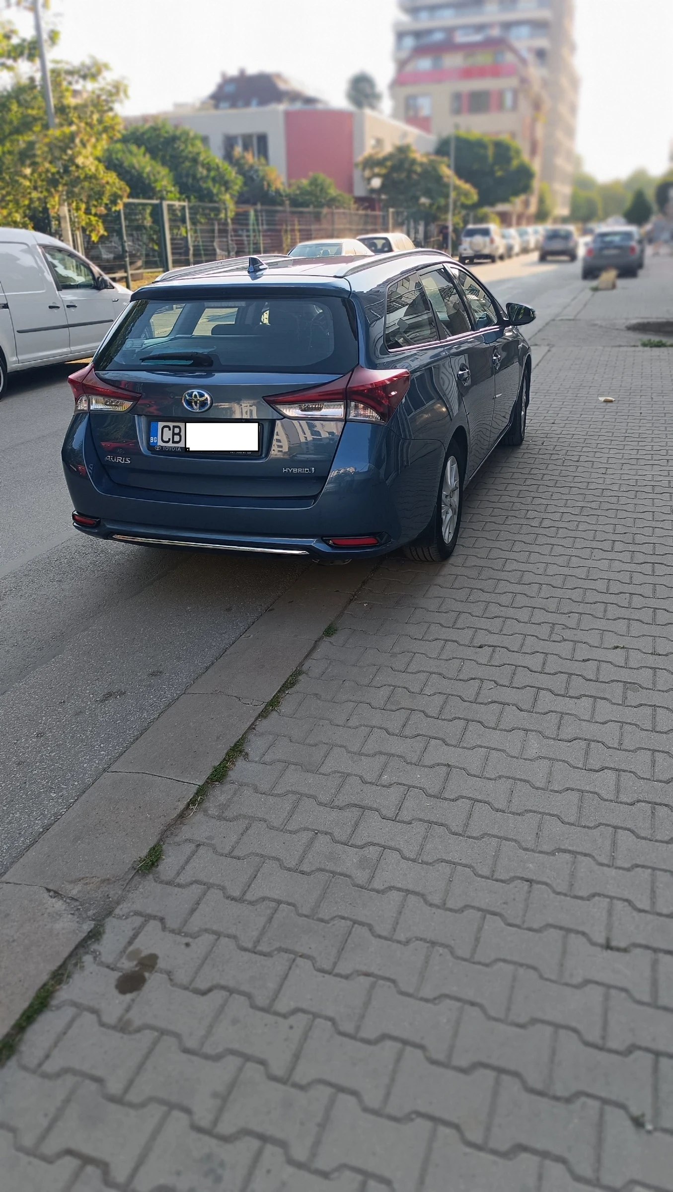 Toyota Auris Хибрид, снимка 2 - Автомобили и джипове - 54260999