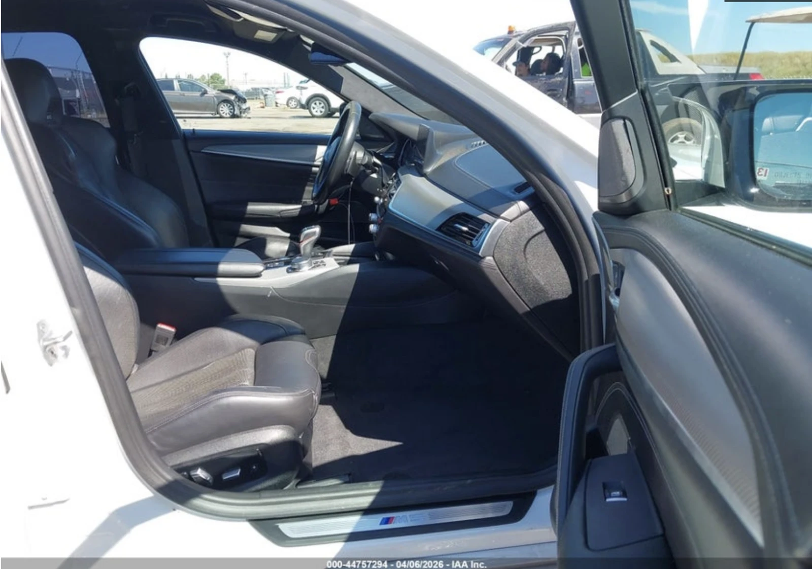 BMW M5 АВТОКРЕДИТ* ЦЕНА БЕЗ АНАЛОГ* , снимка 5 - Автомобили и джипове - 54357595