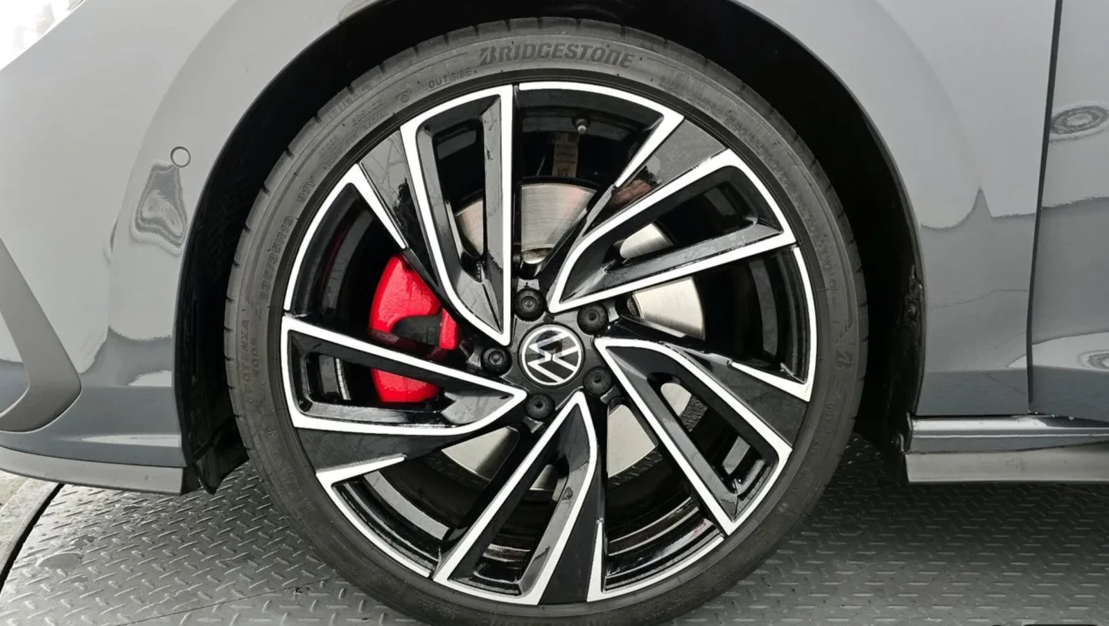 VW Golf GTI / ОБДУХВАНЕ / PANO / HEAD UP , снимка 5 - Автомобили и джипове - 54619511