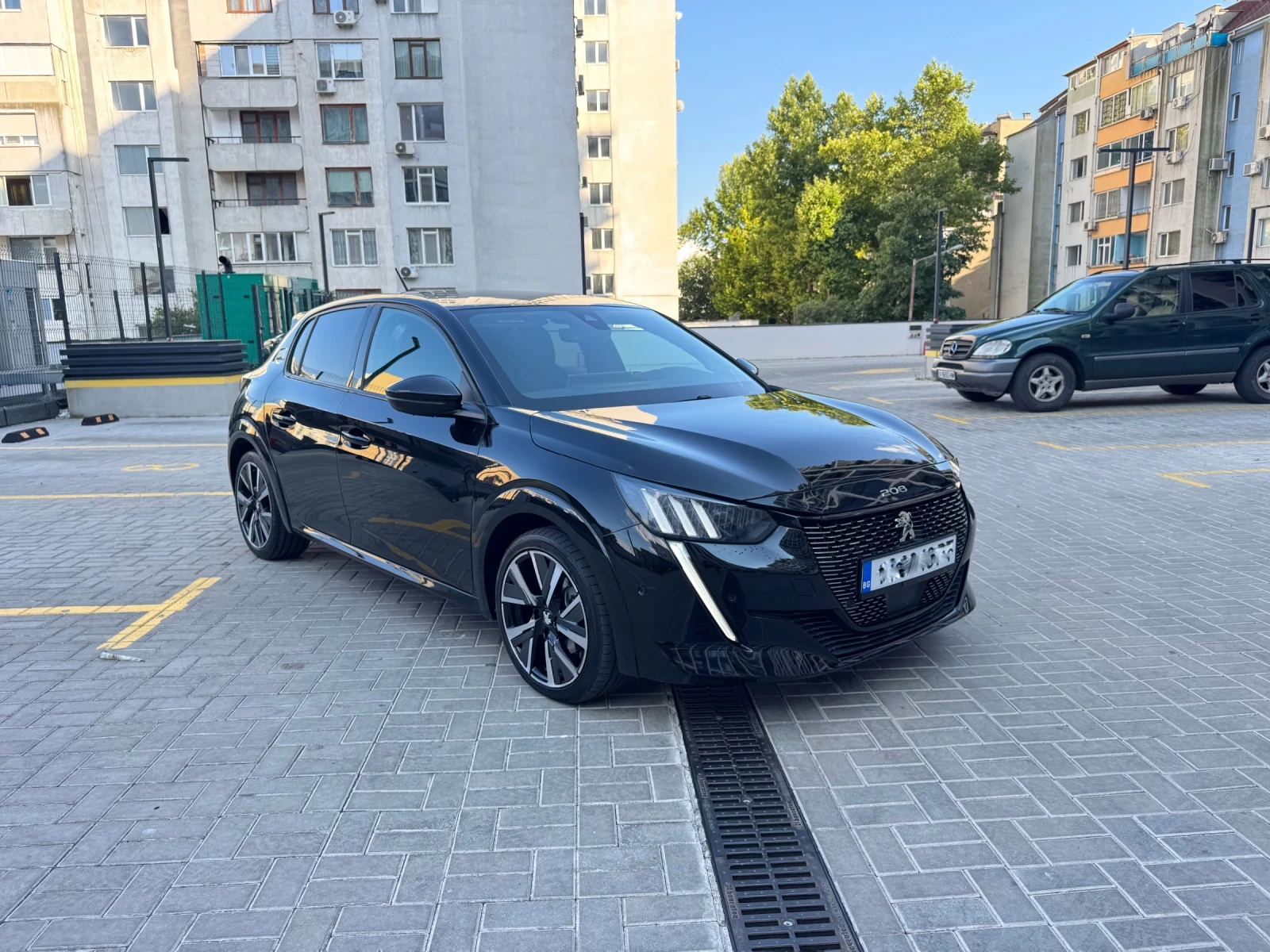 Peugeot 208 GT-Line , automatic, keyless, distronic, снимка 3 - Автомобили и джипове - 55156413