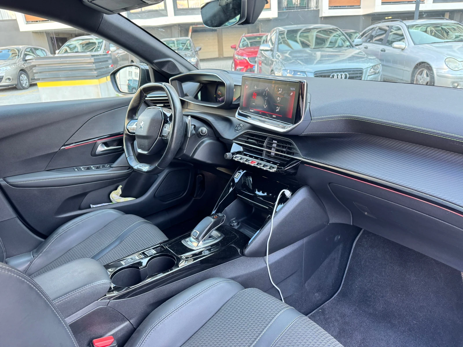 Peugeot 208 GT-Line , automatic, keyless, distronic, снимка 8 - Автомобили и джипове - 55156413