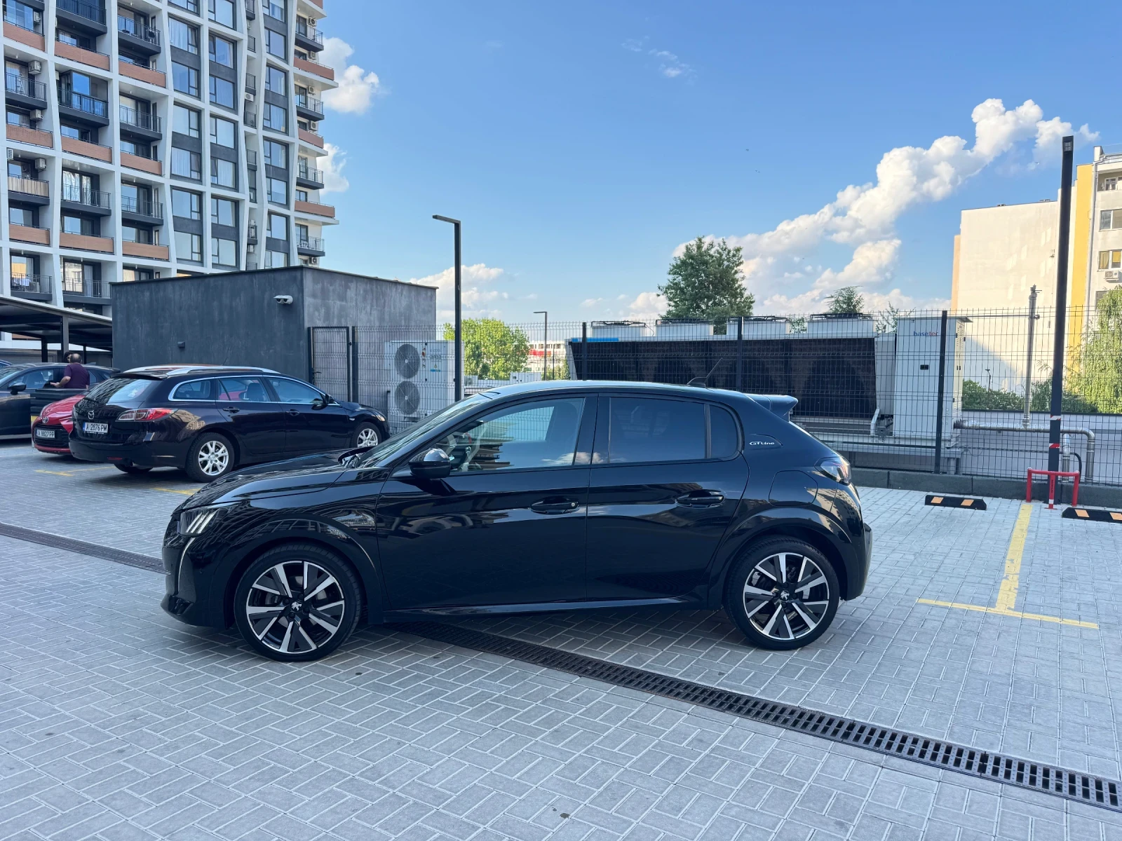 Peugeot 208 GT-Line , automatic, keyless, distronic, снимка 4 - Автомобили и джипове - 55156413