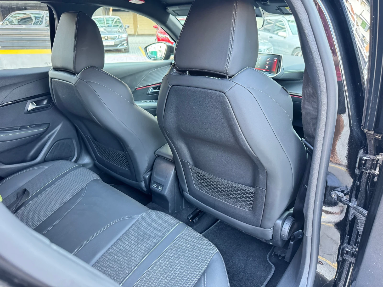 Peugeot 208 GT-Line , automatic, keyless, distronic, снимка 10 - Автомобили и джипове - 55156413