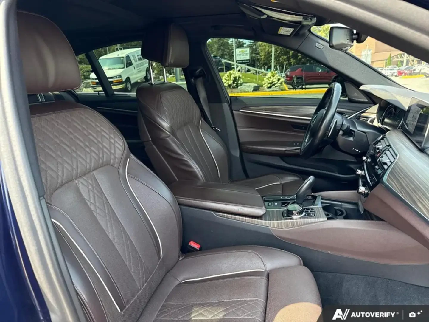 BMW 540 Xi* M-Pack* H/K* Distronic* Обдухване* Масаж, снимка 10 - Автомобили и джипове - 55491581