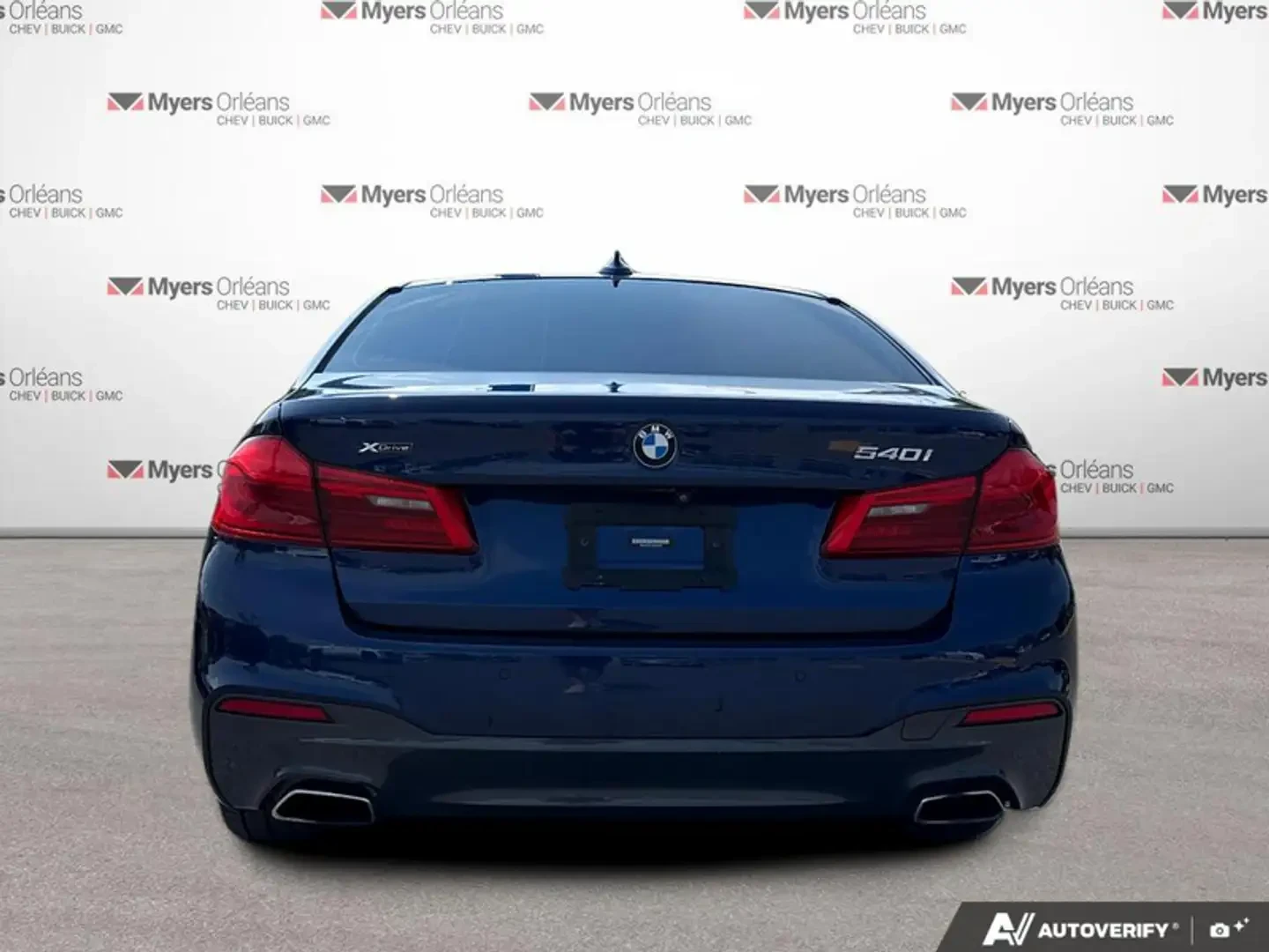 BMW 540 Xi* M-Pack* H/K* Distronic* Обдухване* Масаж, снимка 4 - Автомобили и джипове - 55491581