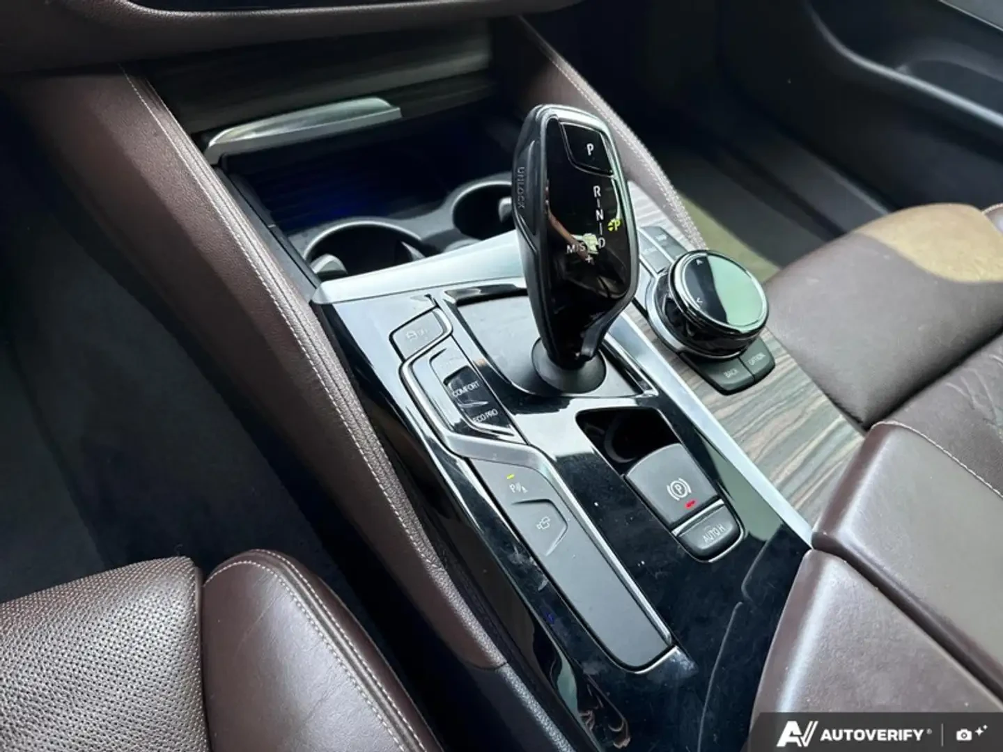 BMW 540 Xi* M-Pack* H/K* Distronic* Обдухване* Масаж, снимка 14 - Автомобили и джипове - 55491581