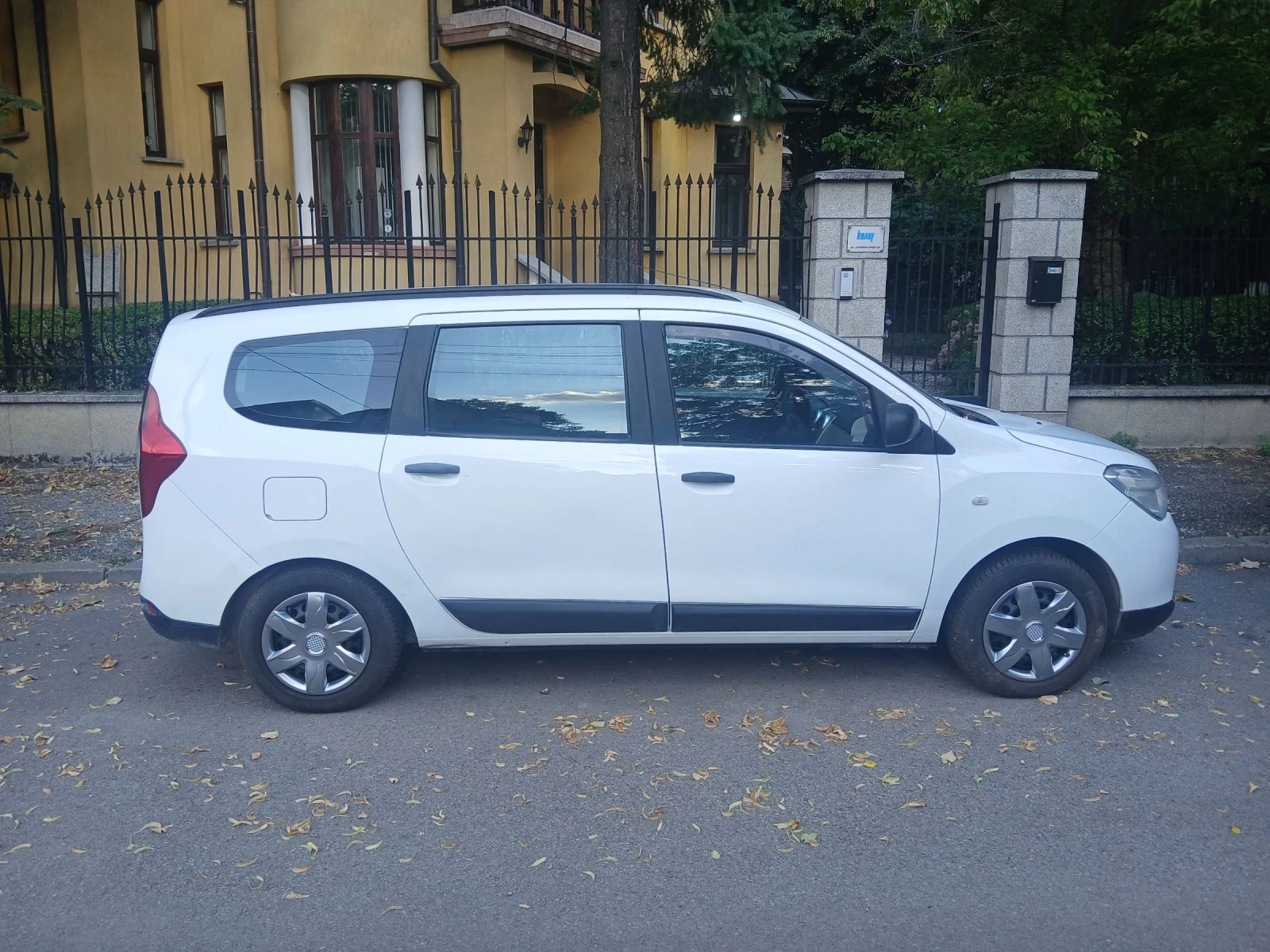 Dacia Lodgy 6+ 1 м. , снимка 2 - Автомобили и джипове - 55564049