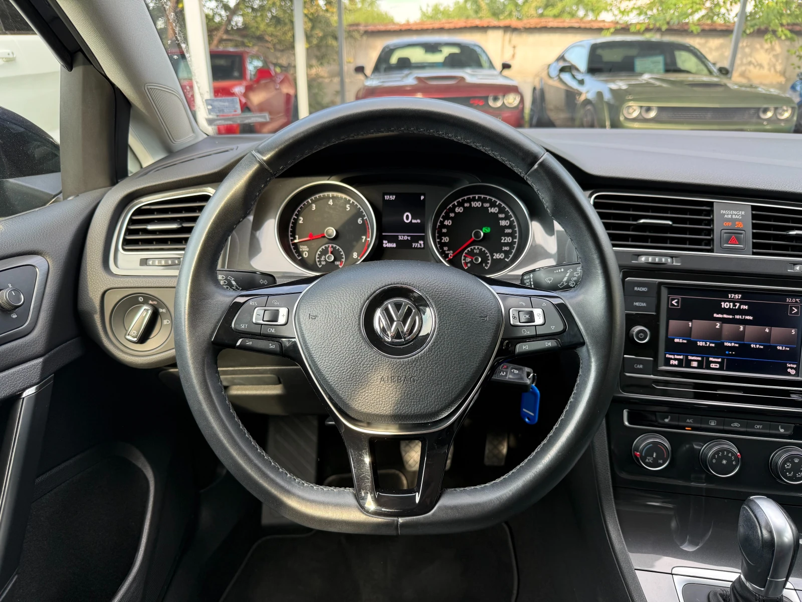 VW Golf 1.8 TSI, снимка 11 - Автомобили и джипове - 55708719