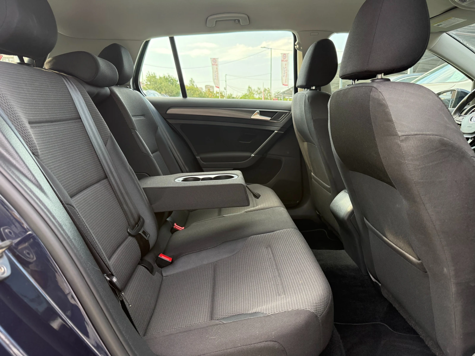 VW Golf 1.8 TSI, снимка 10 - Автомобили и джипове - 55708719