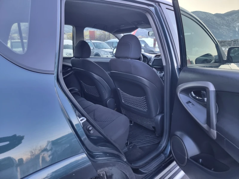 Toyota Rav4 2.2D4D, снимка 14 - Автомобили и джипове - 52934579