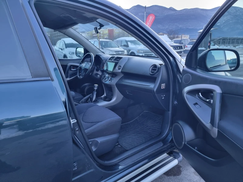Toyota Rav4 2.2D4D, снимка 15 - Автомобили и джипове - 52934579