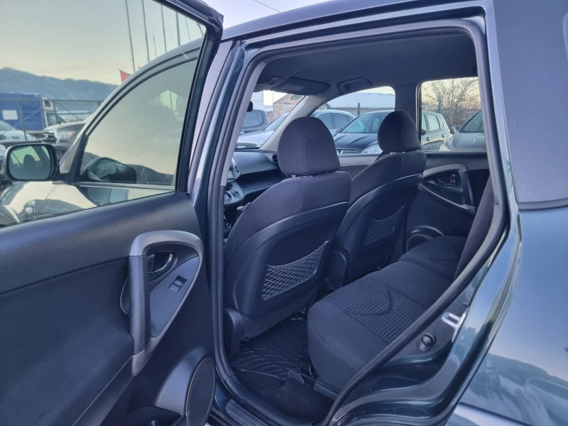 Toyota Rav4 2.2D4D, снимка 11 - Автомобили и джипове - 52934579