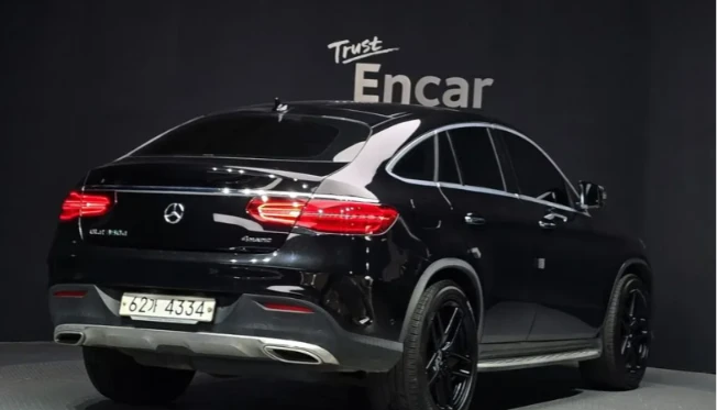 Mercedes-Benz GLE 350 * АВТО КРЕДИТ* ЦЕНА ДО БГ * Сервизна история * , снимка 3 - Автомобили и джипове - 55415592