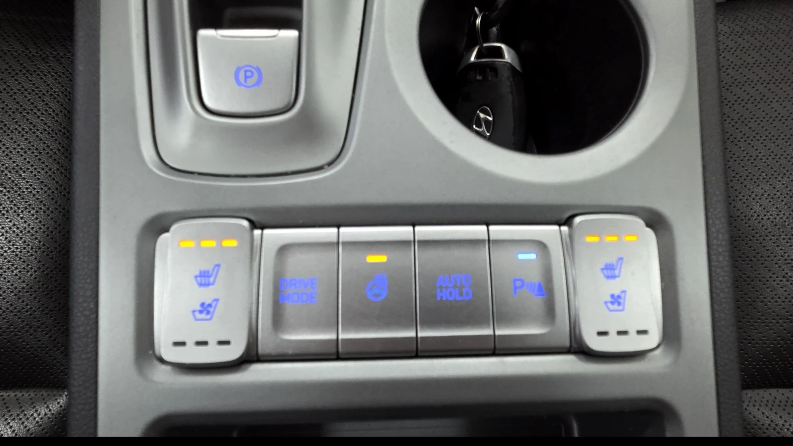 Hyundai Kona 64KWh/Premium/Blue Link/SOH100%, снимка 15 - Автомобили и джипове - 53716363