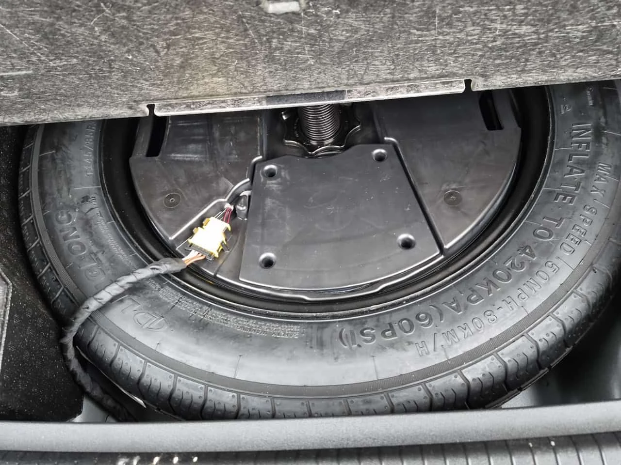 VW Tiguan * HIGHLINE R LINE * CARFAX * ОТ ПРЕДСТАВИТЕЛСТВО *, снимка 15 - Автомобили и джипове - 54065572