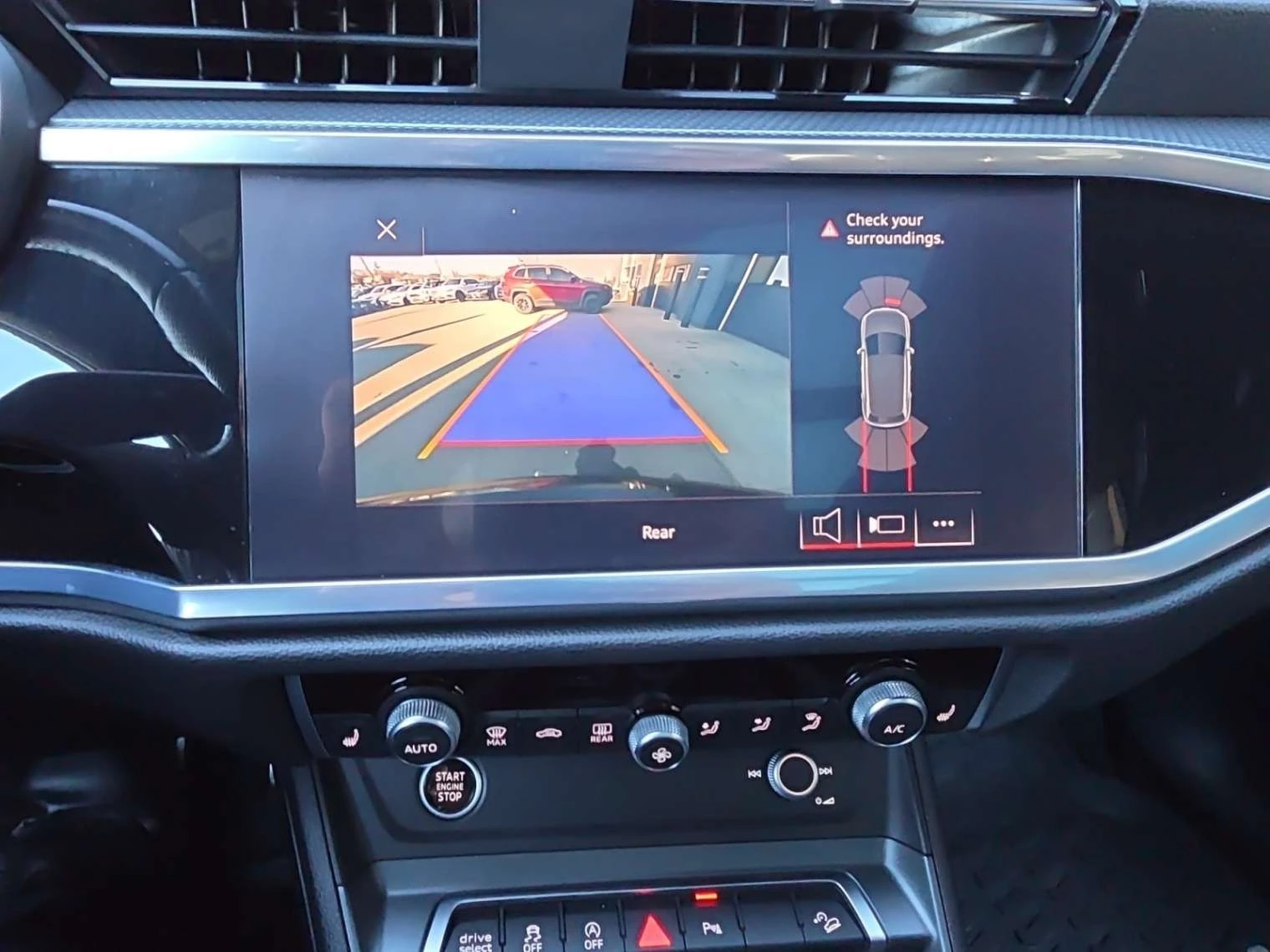 Audi Q3 Progressiv S-Line Black Optics / DIGITAL DASH , снимка 15 - Автомобили и джипове - 54972654
