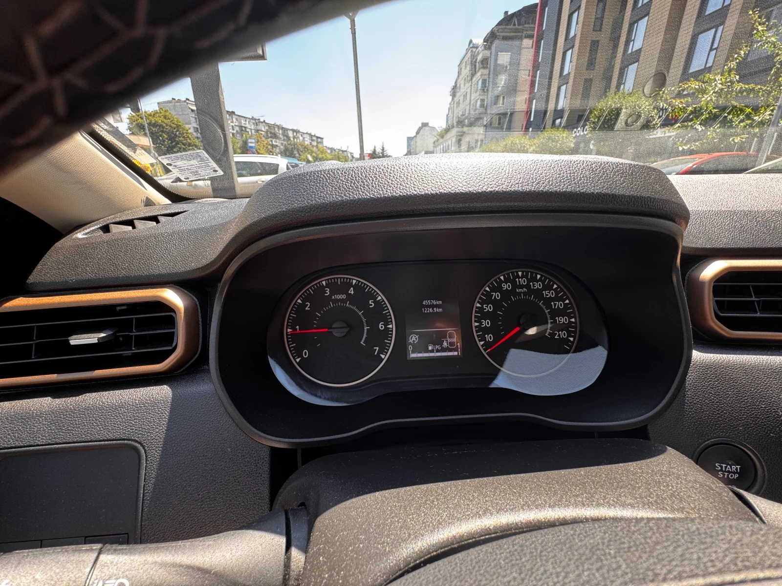 Dacia Duster, снимка 10 - Автомобили и джипове - 55536858