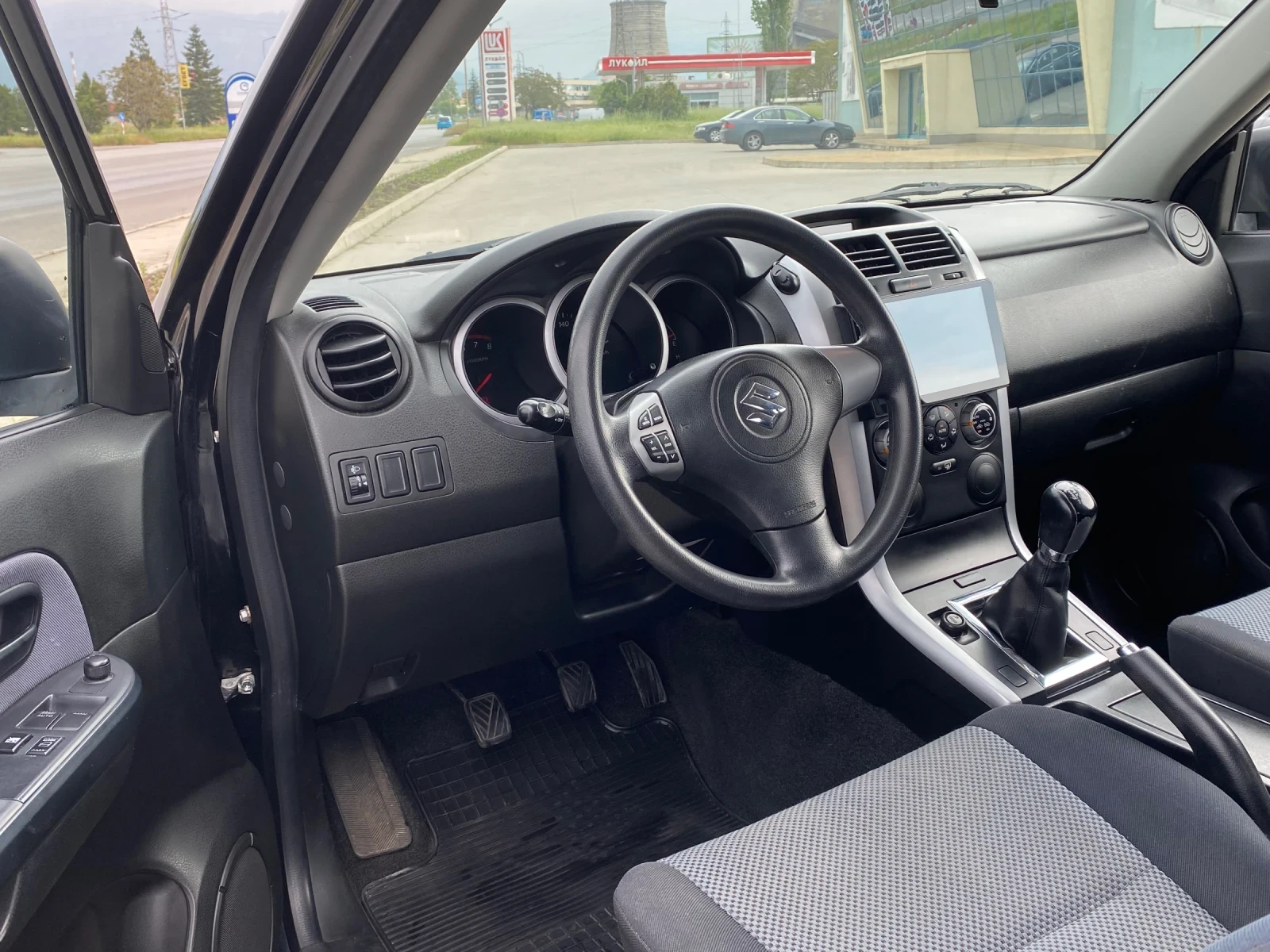 Suzuki Vitara 1.6, снимка 11 - Автомобили и джипове - 55612226