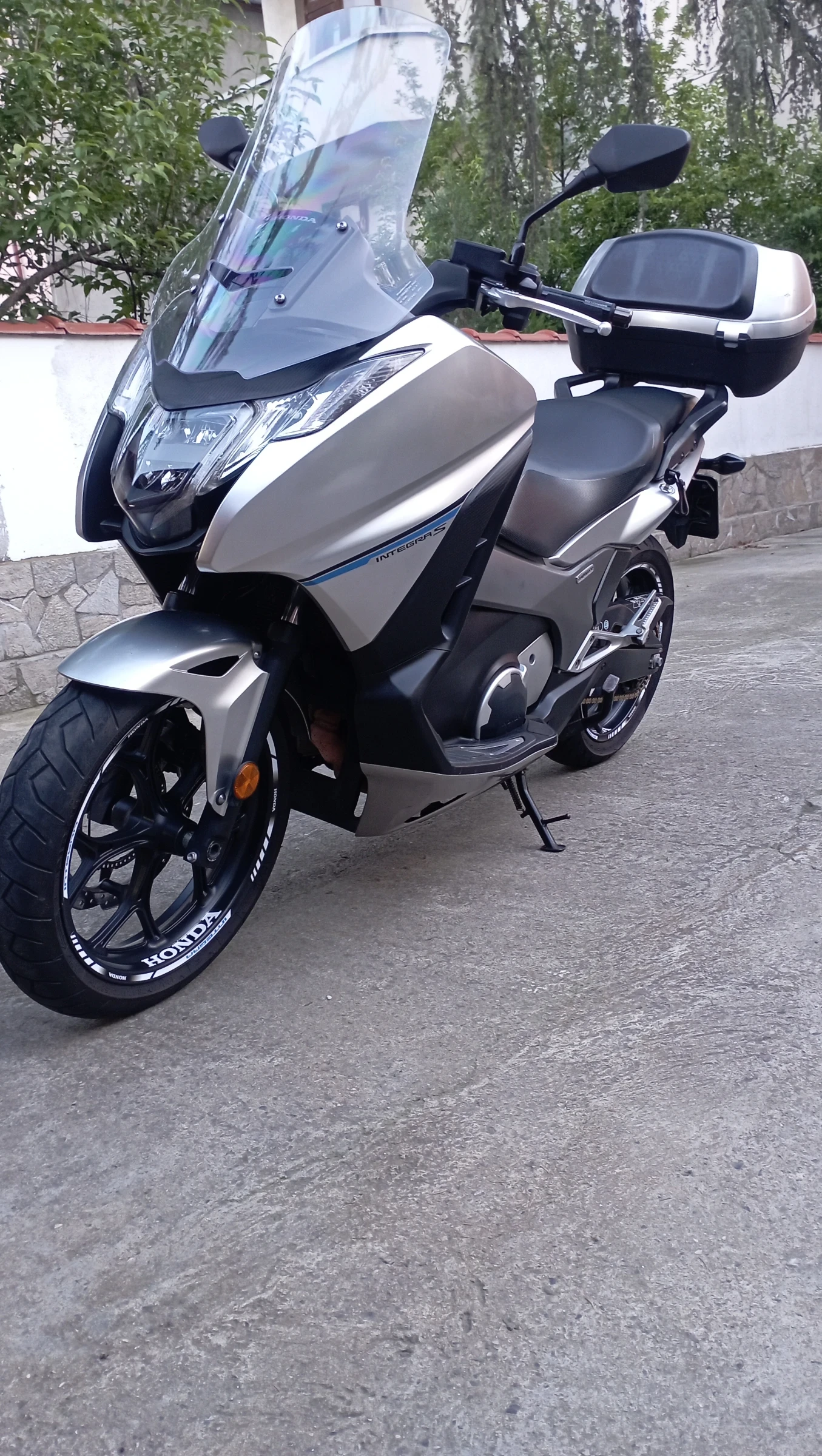 Honda Integra INTEGRA 750 - изображение 2